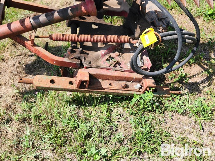 mccormick-international-2-pt-sickle-mower-image-9