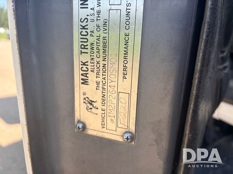 1995-mack-rd690s-image-80