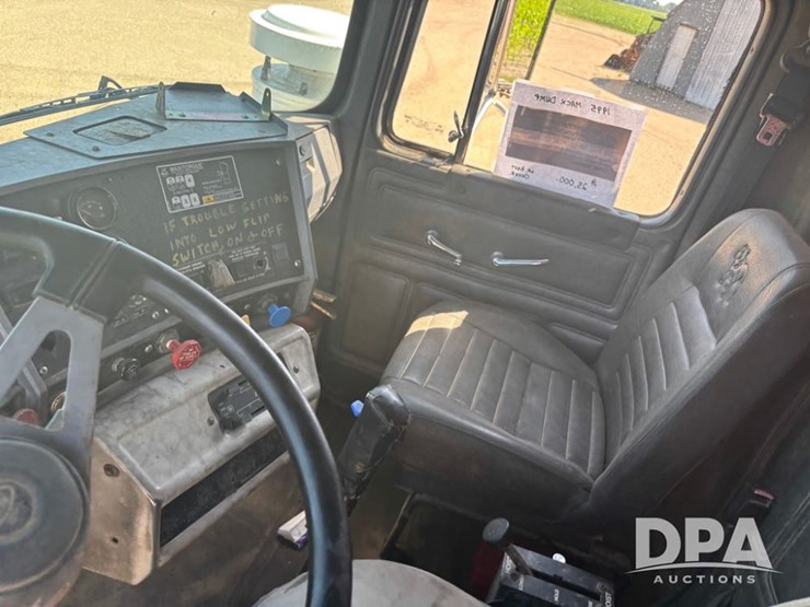 1995-mack-rd690s-image-65