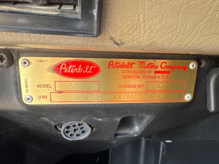 2007-peterbilt-pb335-lube-truck-image-39