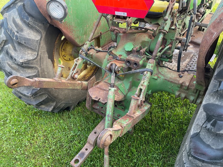 john-deere-2440-image-10