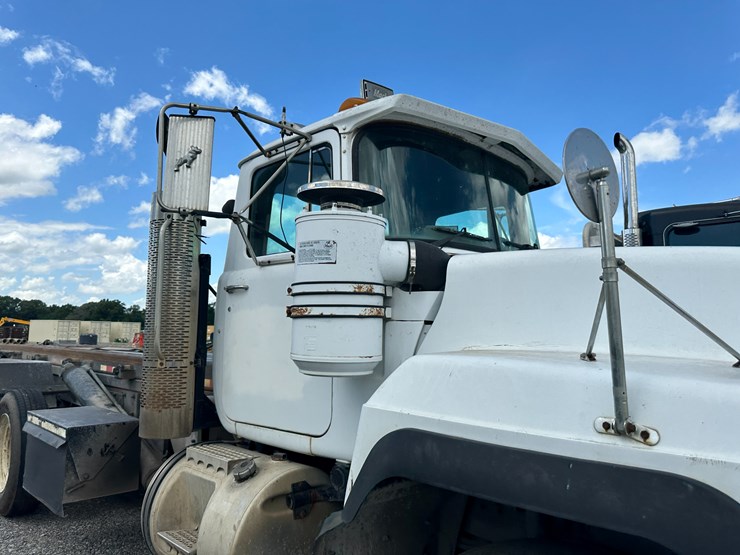 1999-mack-rd688s-image-42