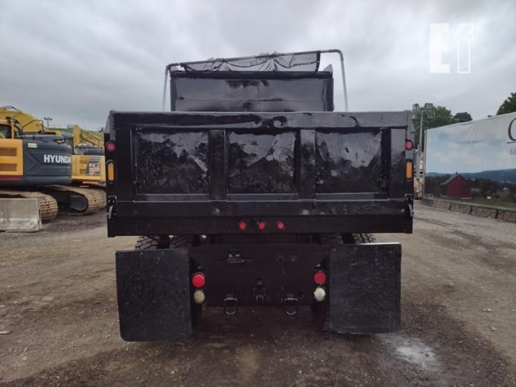 2009-peterbilt-335-image-4