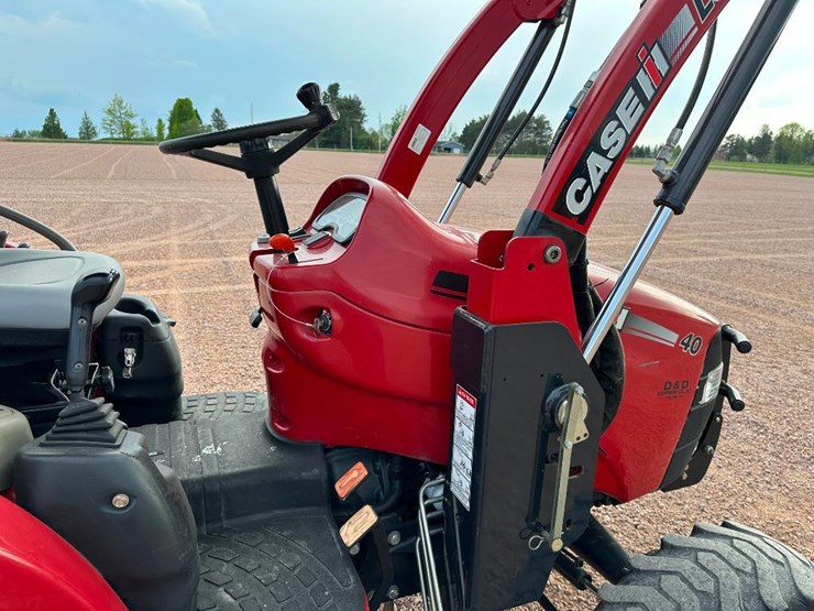 2011-case-ih-farmall-40-image-23