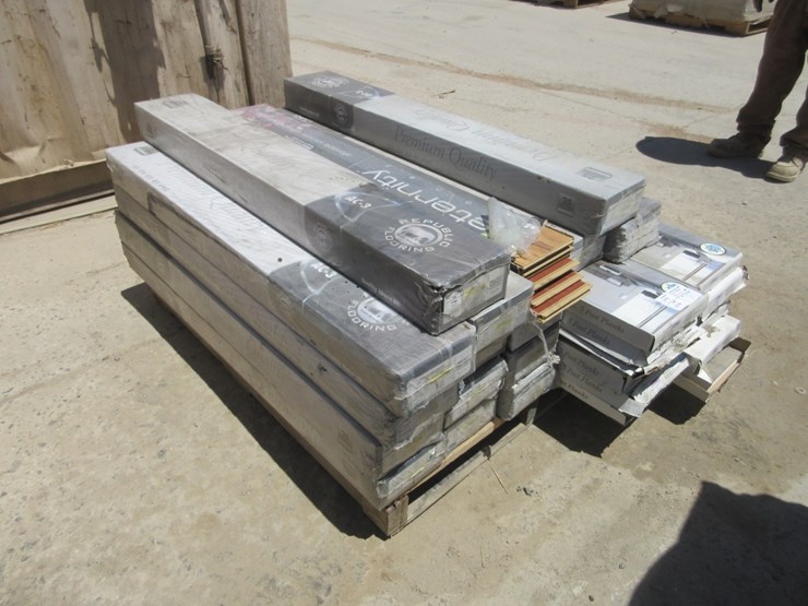 lot-of-misc-brand/size-flooring-planks-image-4