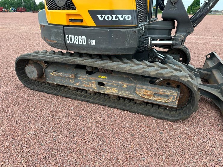 2020-volvo-ecr88d-image-13
