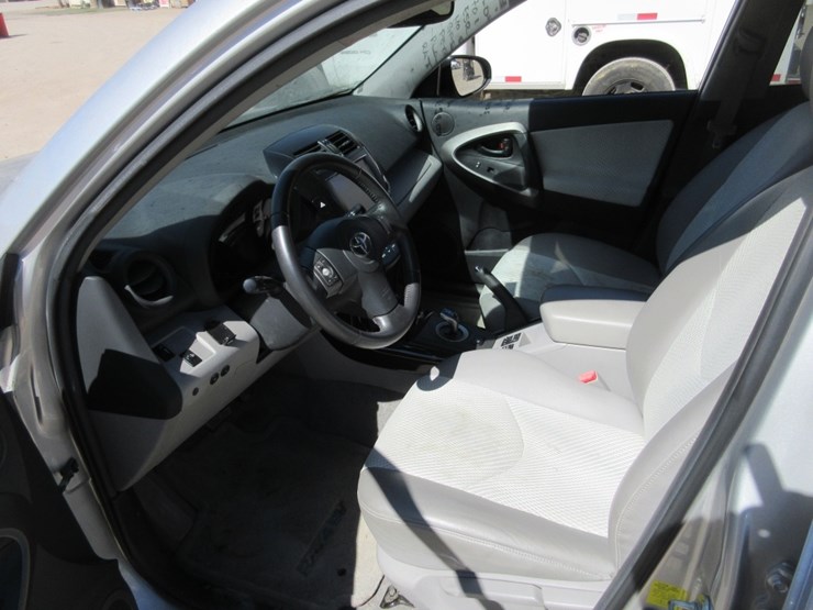 2014-toyota-rav4-image-7