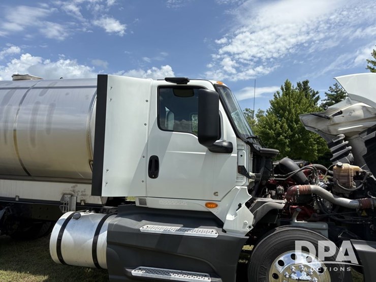 2018-ihc-lt-625-liquid-nurse-truck-(pz13706)-image-7