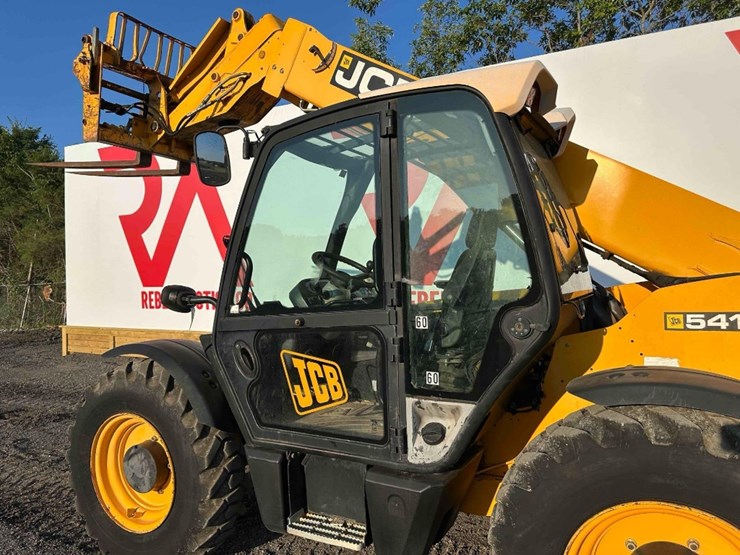 2011-jcb-541-70-image-14
