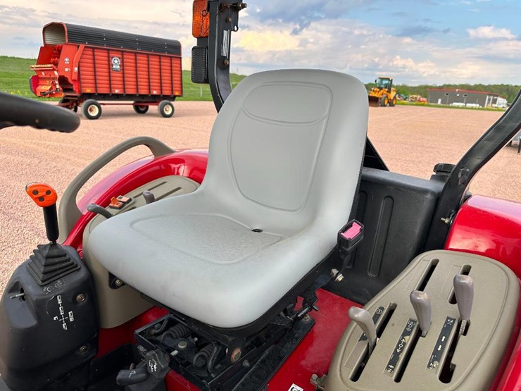 2011-case-ih-farmall-40-image-37