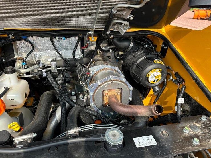 2023-deere-317g-image-32