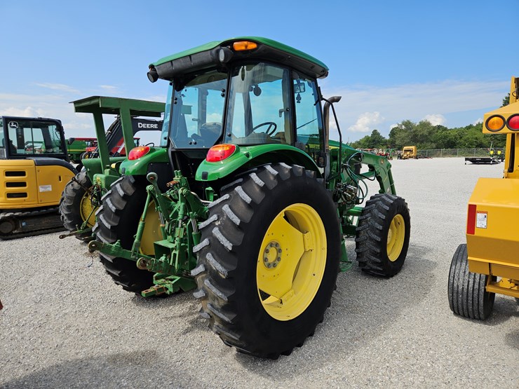 2013-john-deere-6115d-image-17