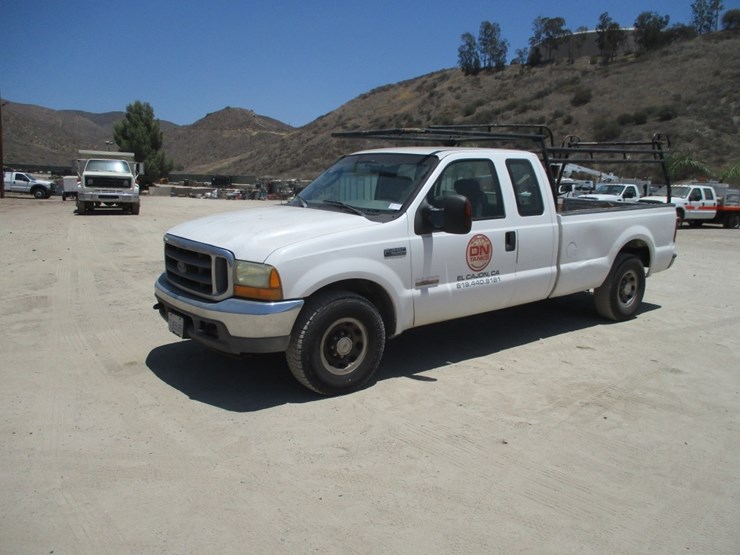 2004-ford-f250-xlt-image-1