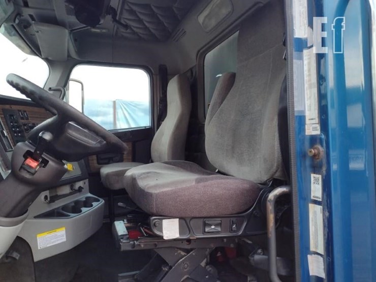 2017-freightliner-122sd-image-14