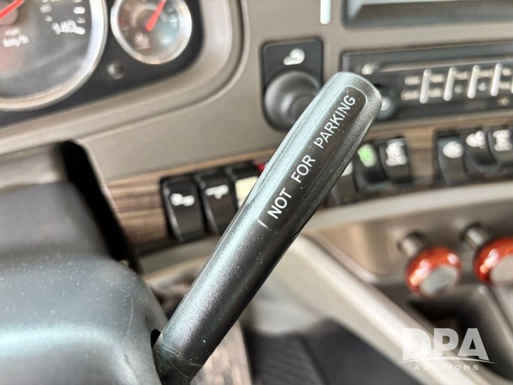 2016-kenworth-t880-image-94