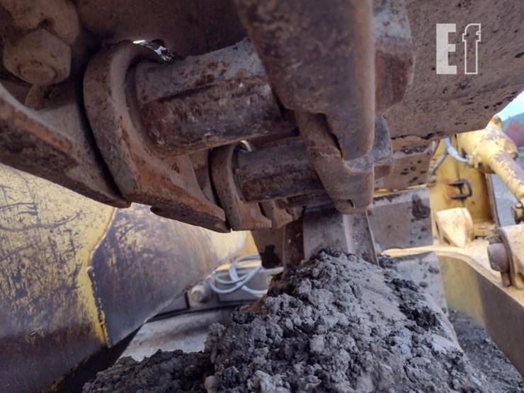 2005-komatsu-d65ex-15-image-34