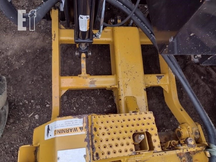 2015-john-deere-6105d-image-33