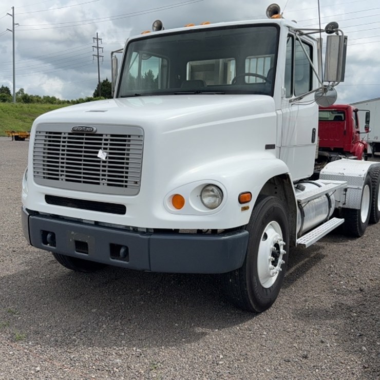2003 FREIGHTLINER FL112