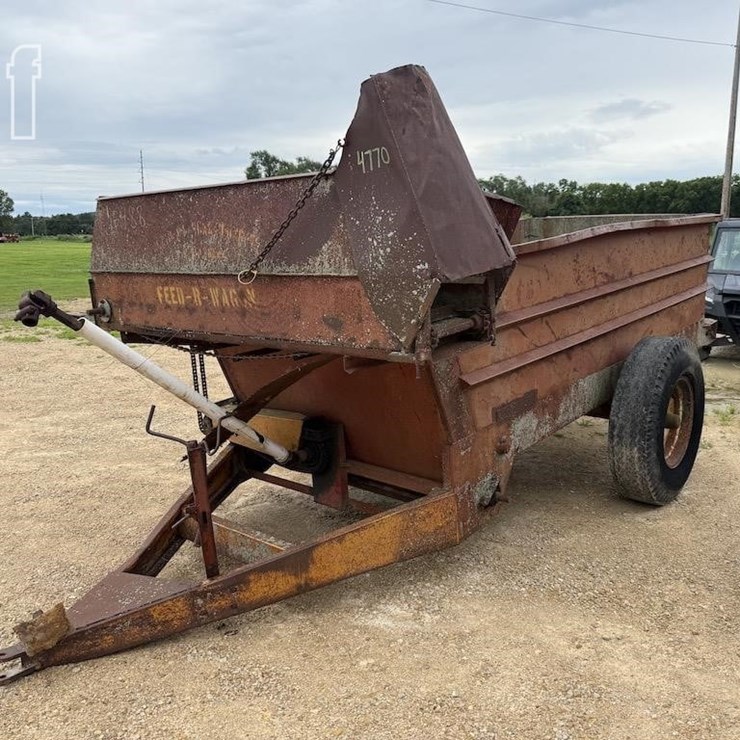 KELLY RYAN FEED-R-WAGON