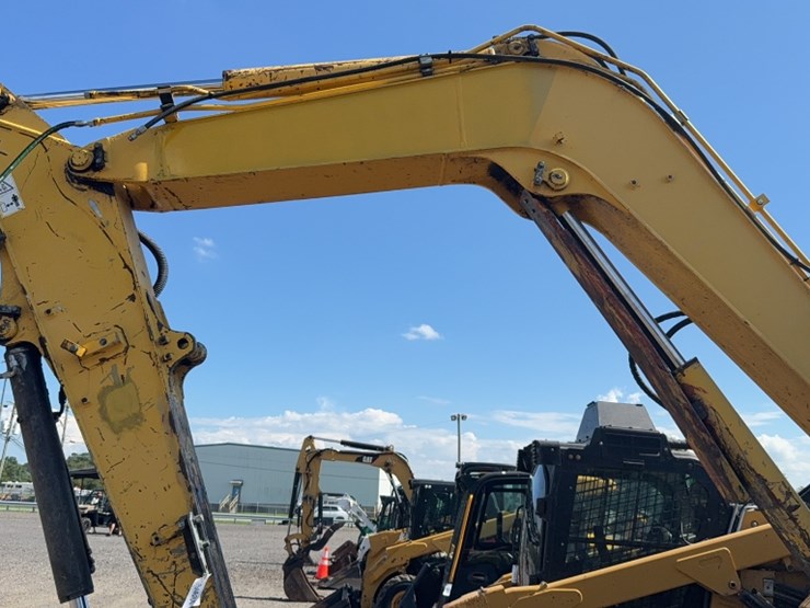 2011-komatsu-pc88mr-8-image-16
