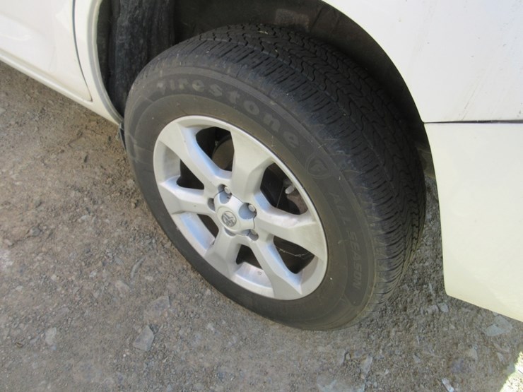 2014-toyota-rav4-image-11