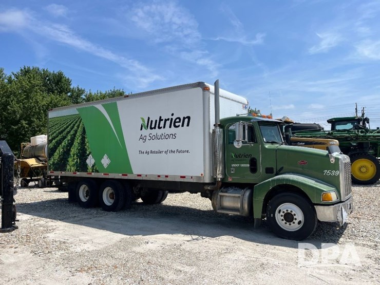 1999-peterbilt-385-image-7