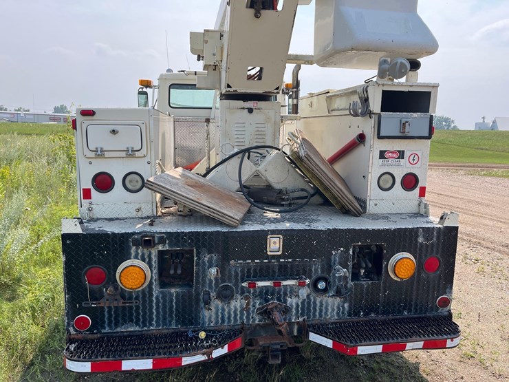 1998-freightliner-fl70-image-28