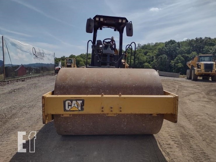 2015-caterpillar-cs56b-image-2
