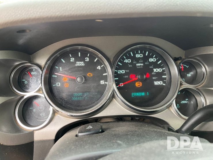 2011-chevrolet-silverado-2500-image-58