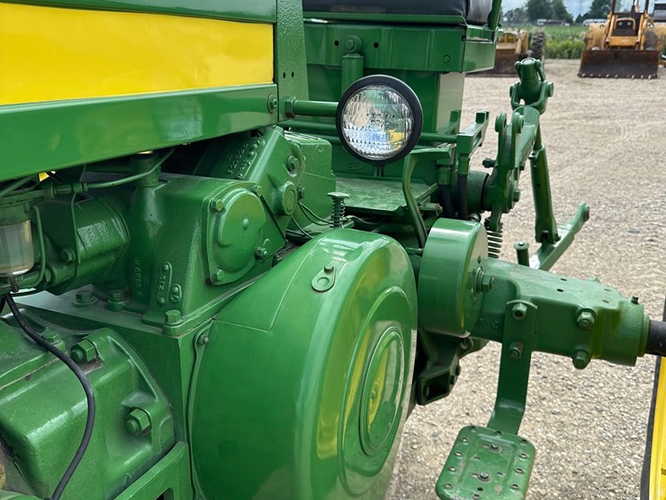 john-deere-520-image-6