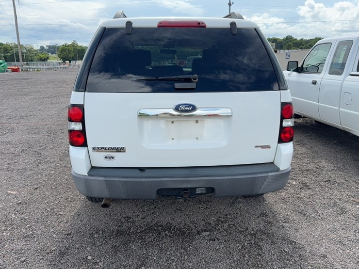 2006-ford-explorer-image-9