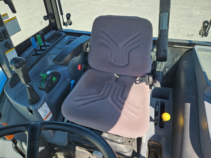 #203000-•-2020-ls-mt468-tractor-image-12