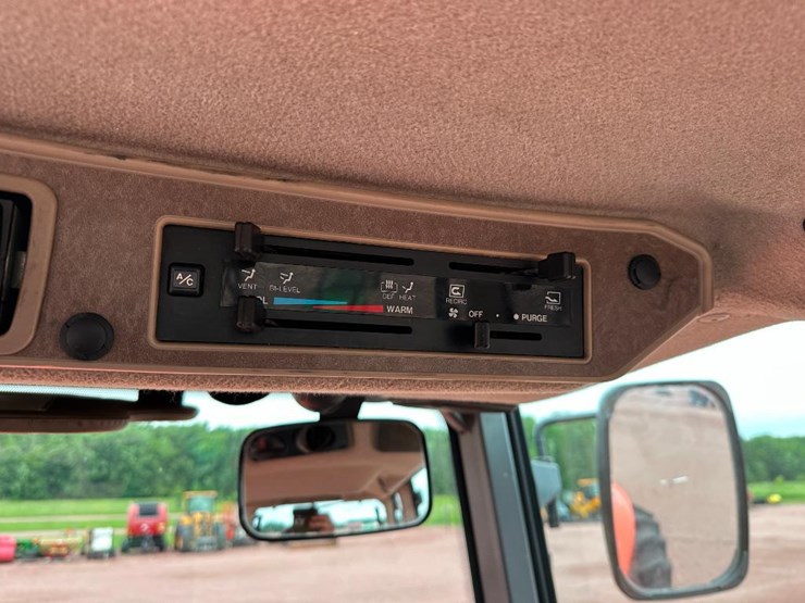 2013-kubota-m126x-image-53