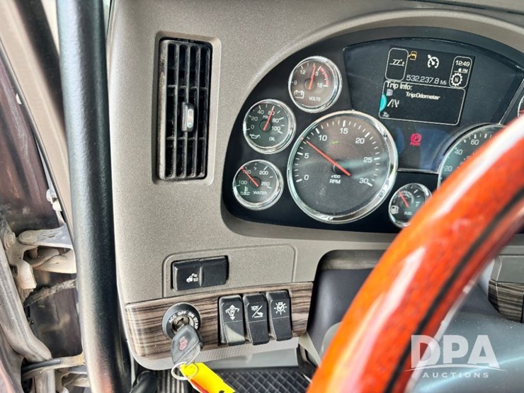 2016-kenworth-t880-image-96