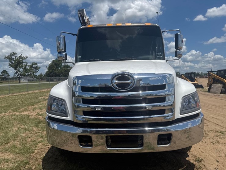 2018-hino-258-image-3