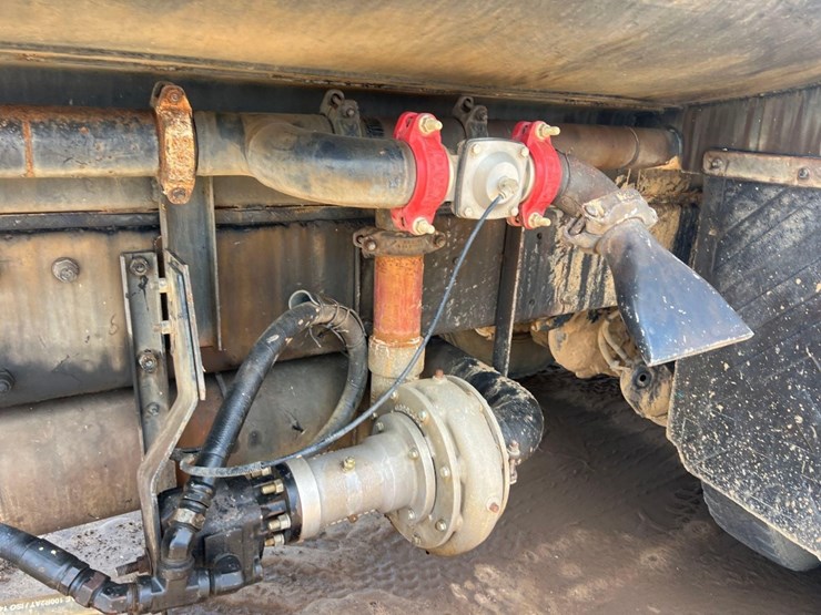 2003-peterbilt-330-image-14