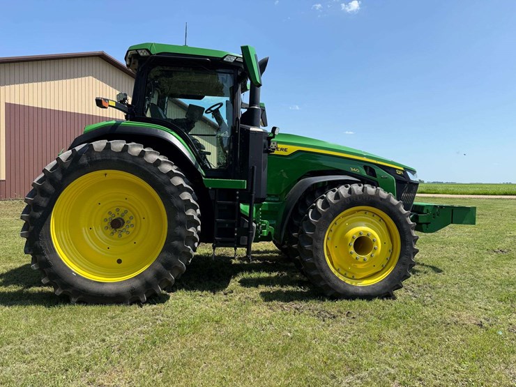 2021-john-deere-8r-340-image-10