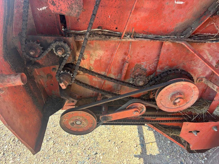 hesston-560-image-18