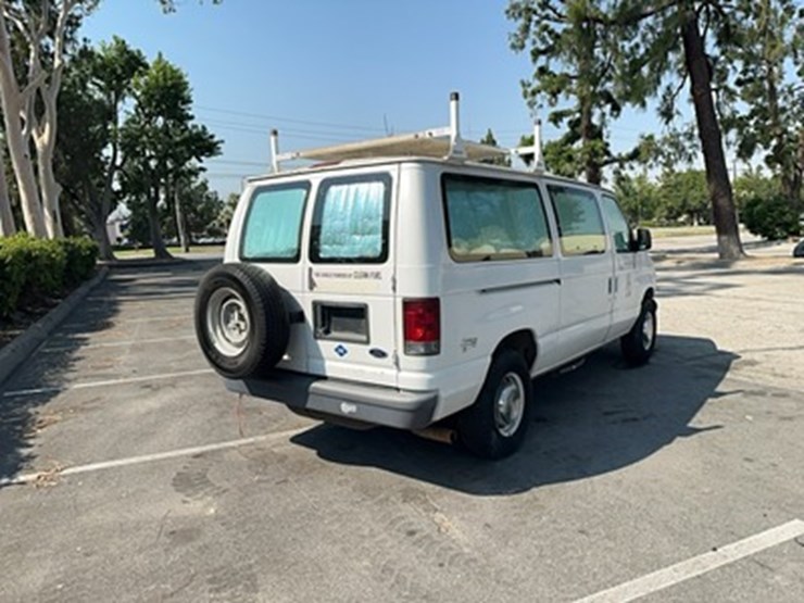 2004-ford-e350-image-4