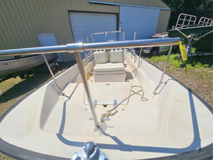 #2545-•-boston-whaler-montauk-17-fiberglass-boat-image-11