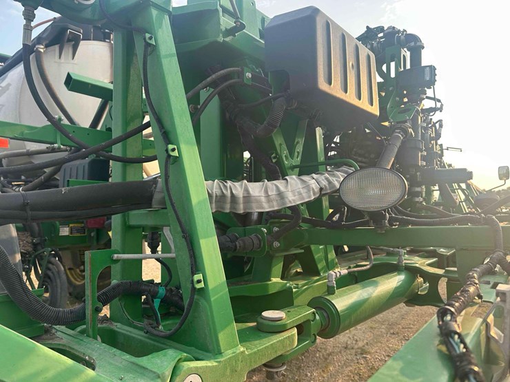 2018-john-deere-r4045-image-26