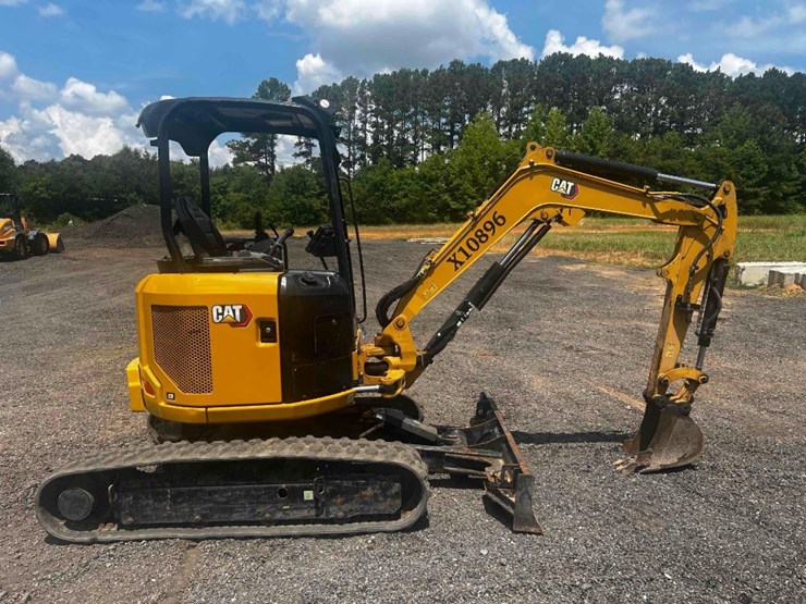 2020-caterpillar-302.7d-image-3