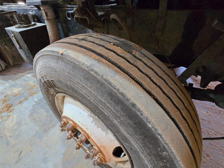 2004-capacity-tj7000-image-30