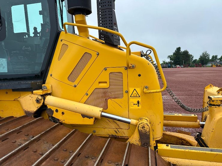 2013-komatsu-d61px-23-image-25
