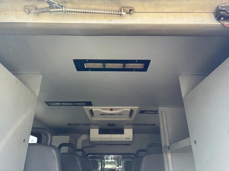 2012-ford-f550-image-14