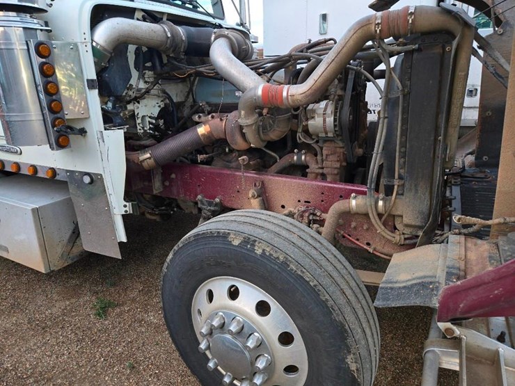 2000-peterbilt-379-image-7