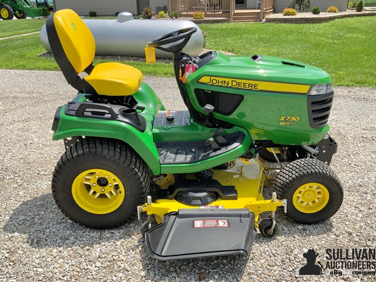 2021-john-deere-x730-image-4
