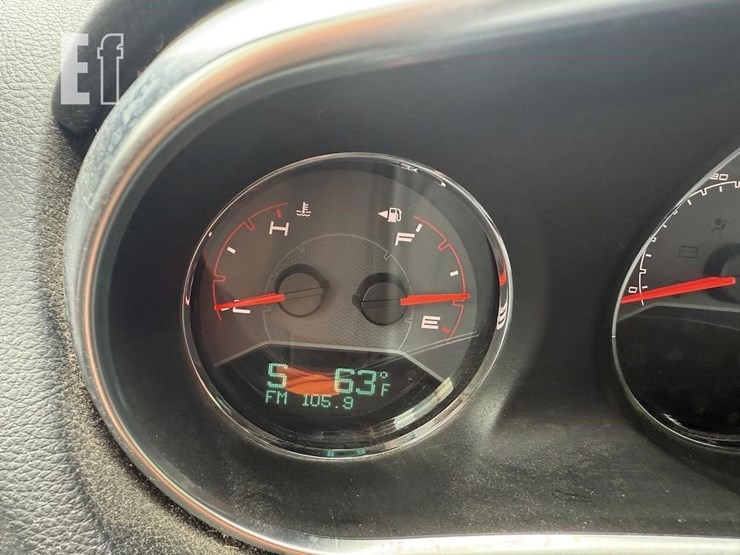 2013-dodge-avenger-image-11