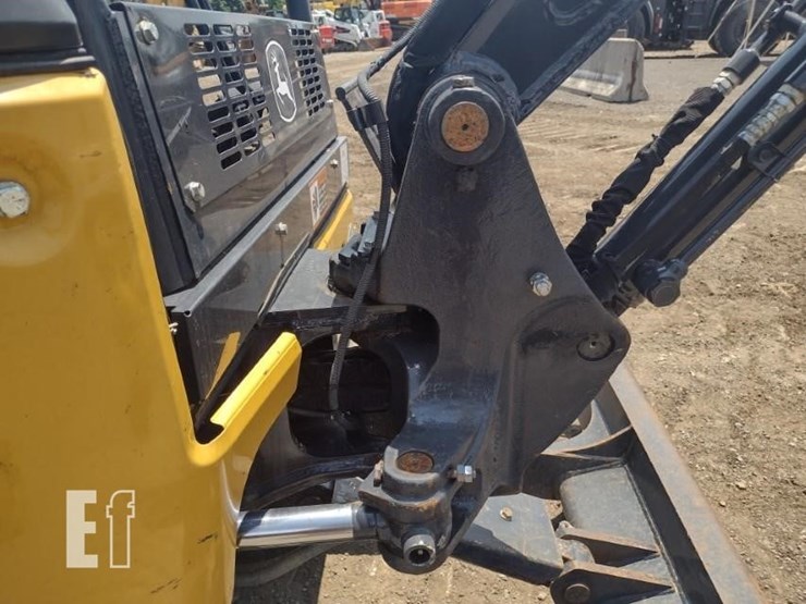 2020-deere-26g-image-23