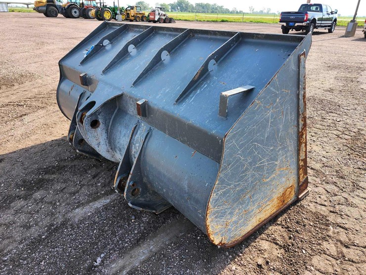 2022-liebherr-l538-bucket-image-3